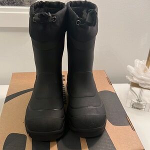 Kamik Snow boots size 12 kids (like new)